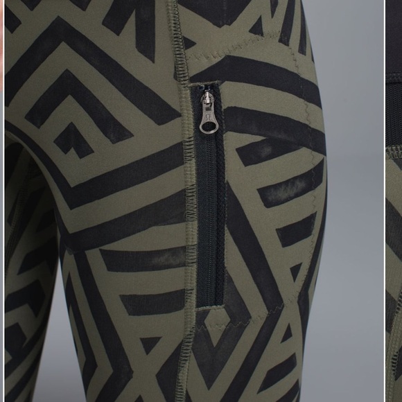 Lululemon Inspire Tight II *Full-On Luxtreme - Picture 2 of 6